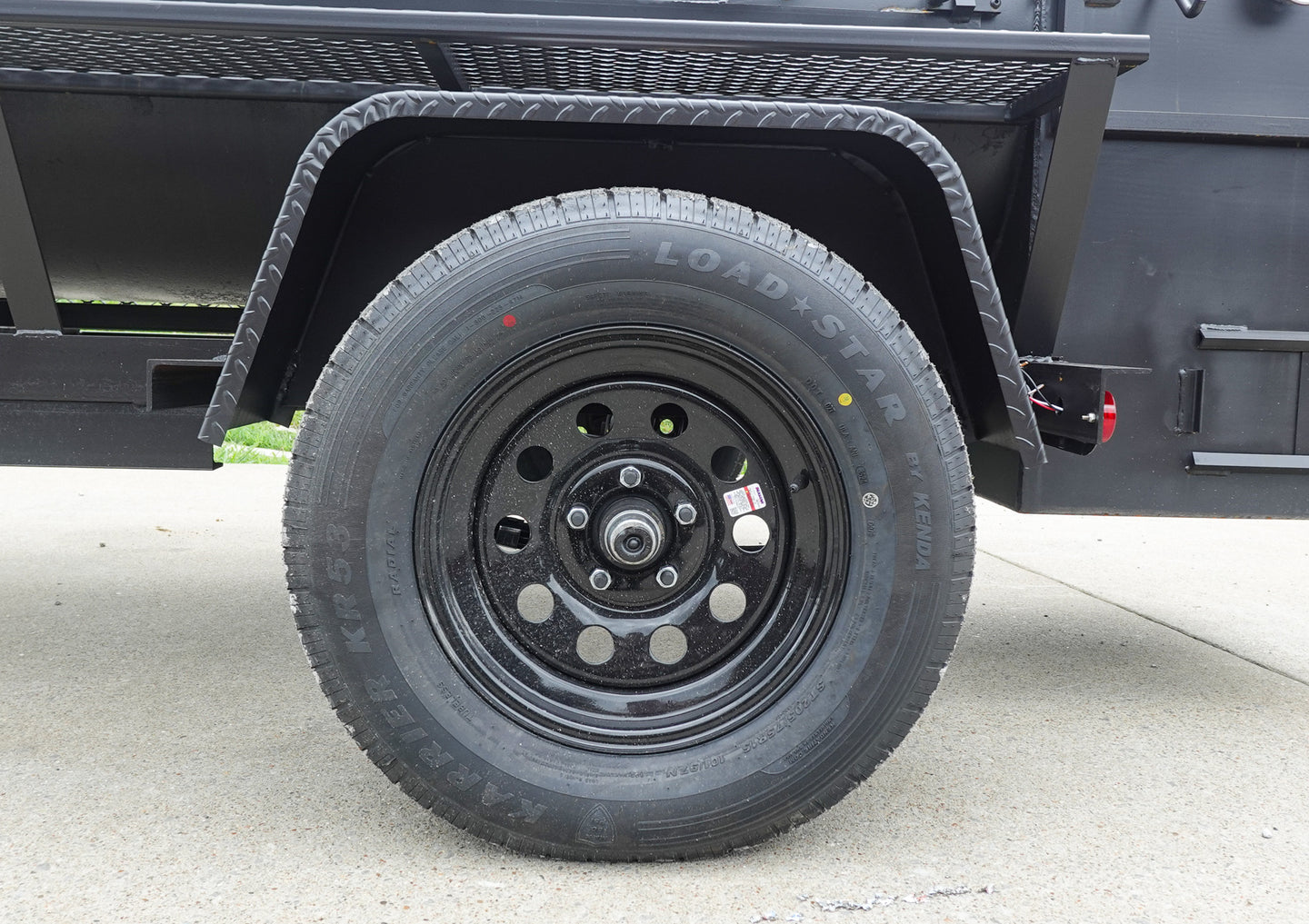 330 GAL Smoker Single Door With CounterWeight with Double Racks (1) 3,500lb Axle