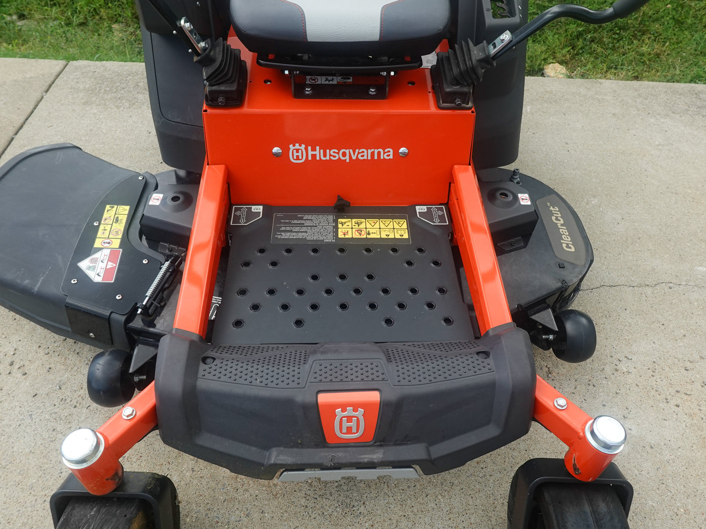 Husqvarna Z248F Special Edition Zero Turn Mower 21.5HP Kawasaki (Scratch and Dent 1339) - SLE Equipment - 9