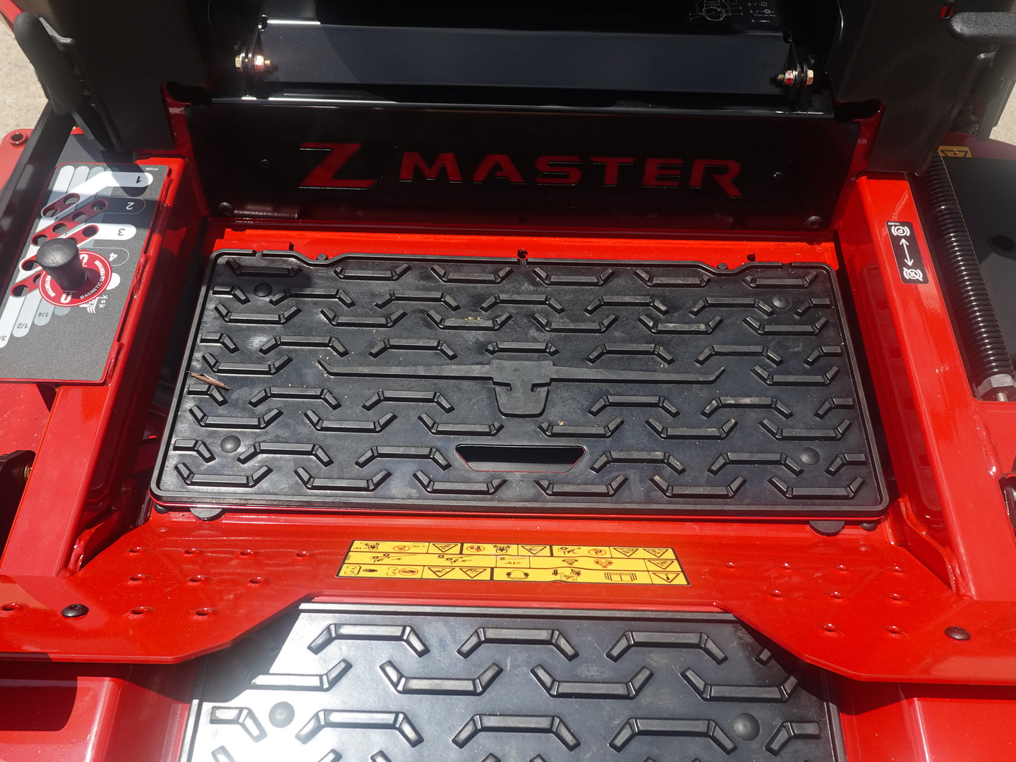 Toro 77285 ZMaster 2000 60" Zero Turn Mower 24.5HP V - Twin - SLE Equipment - 13