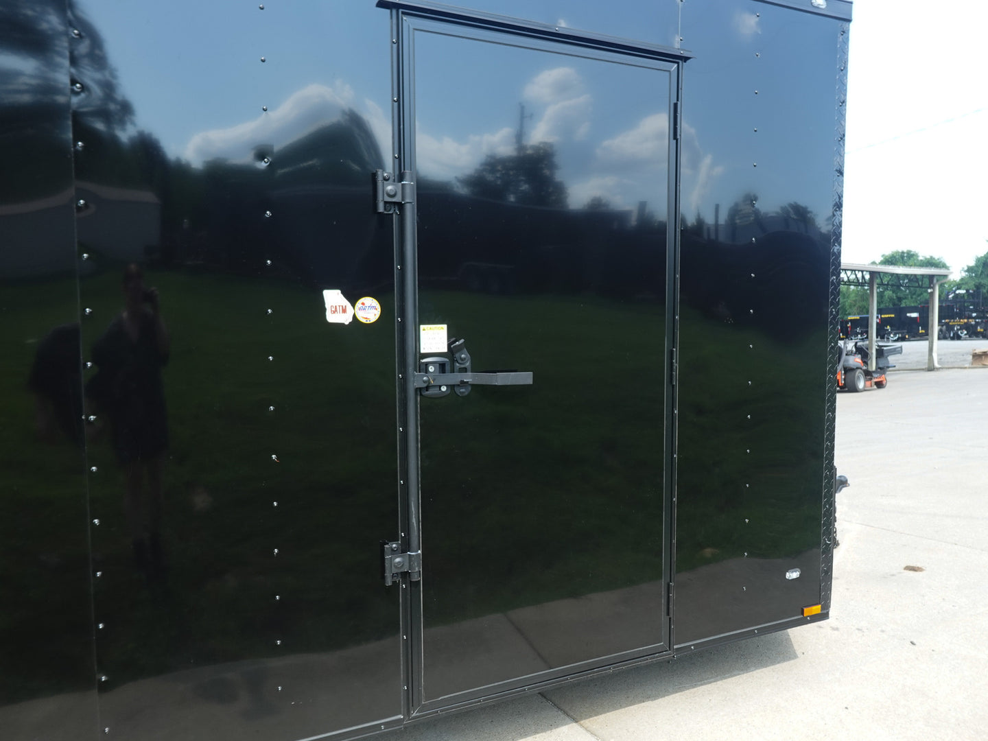 8.5x24 V-Nose Enclosed Trailer (2) 7000LB Axles with Wench Lift Right Side Door