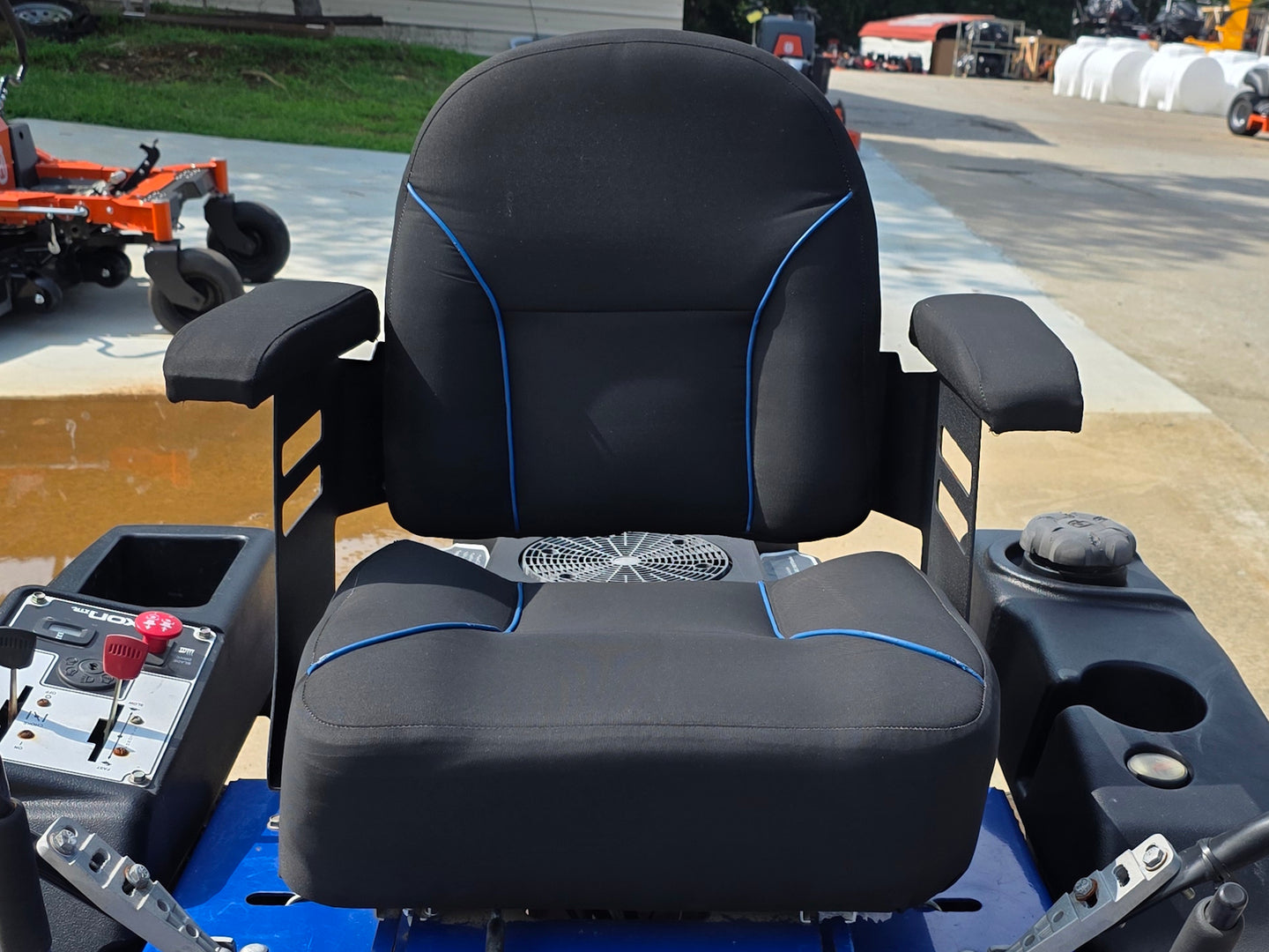 Demo Dixon ZTR 52" (7951) Seat picture 
