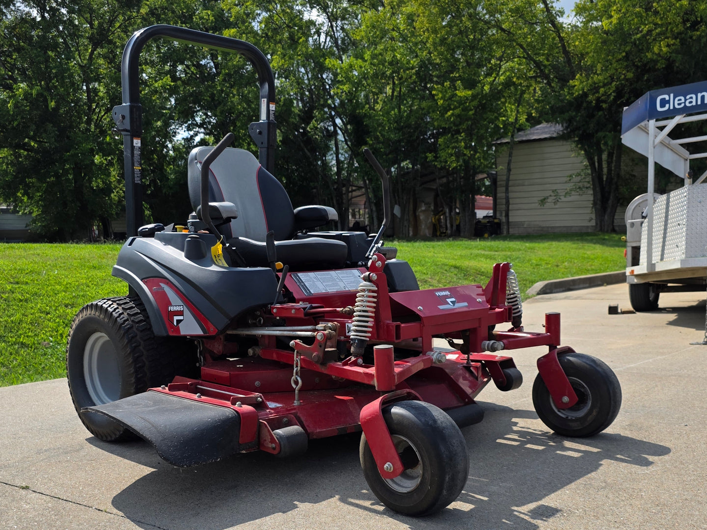 Demo Ferris IS3100Z 61" Zero Turn Mower (6539) Front left angle picture 
