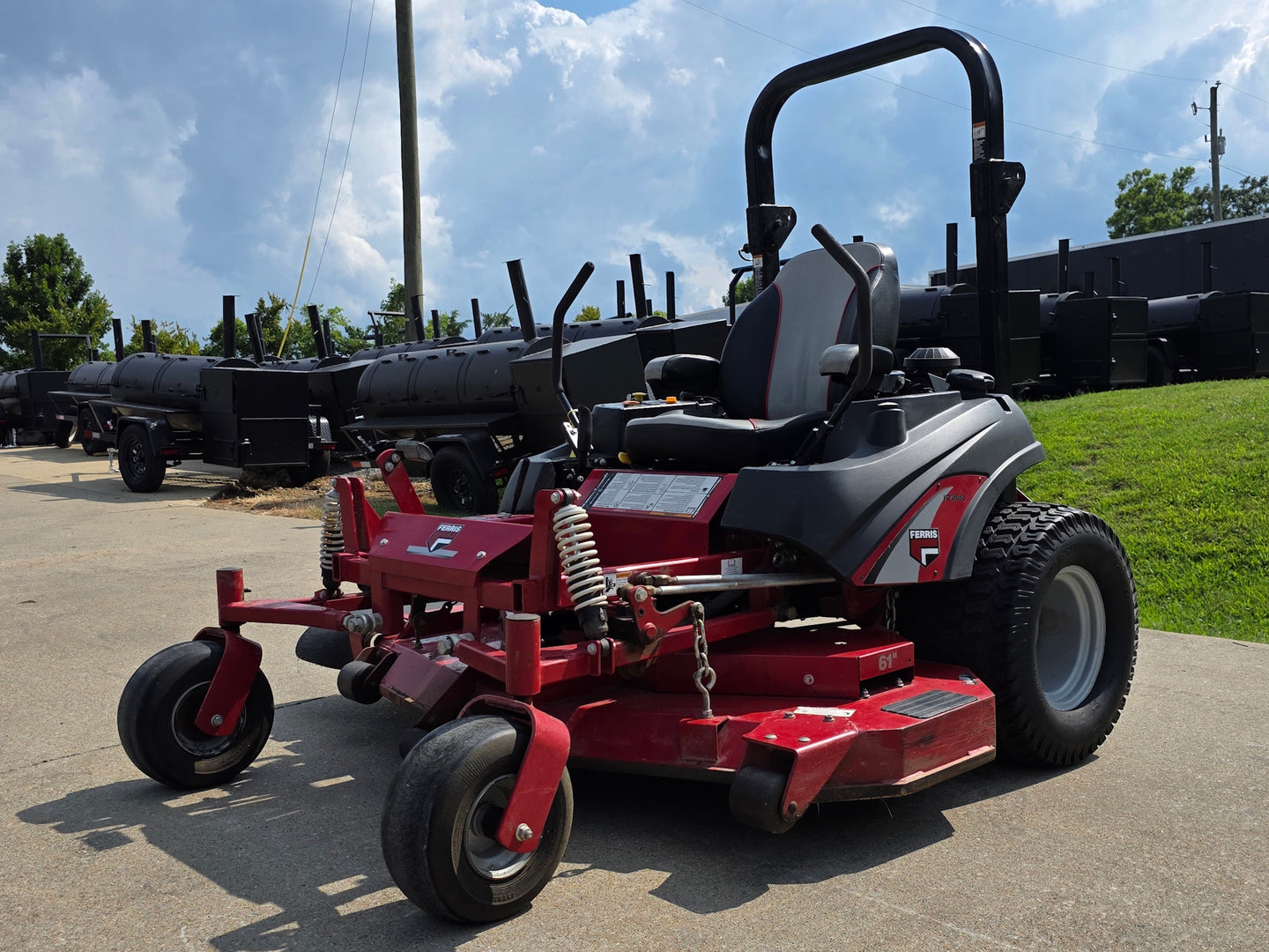 Demo Ferris IS3100Z 61" Zero Turn Mower (6539) Front right angle picture