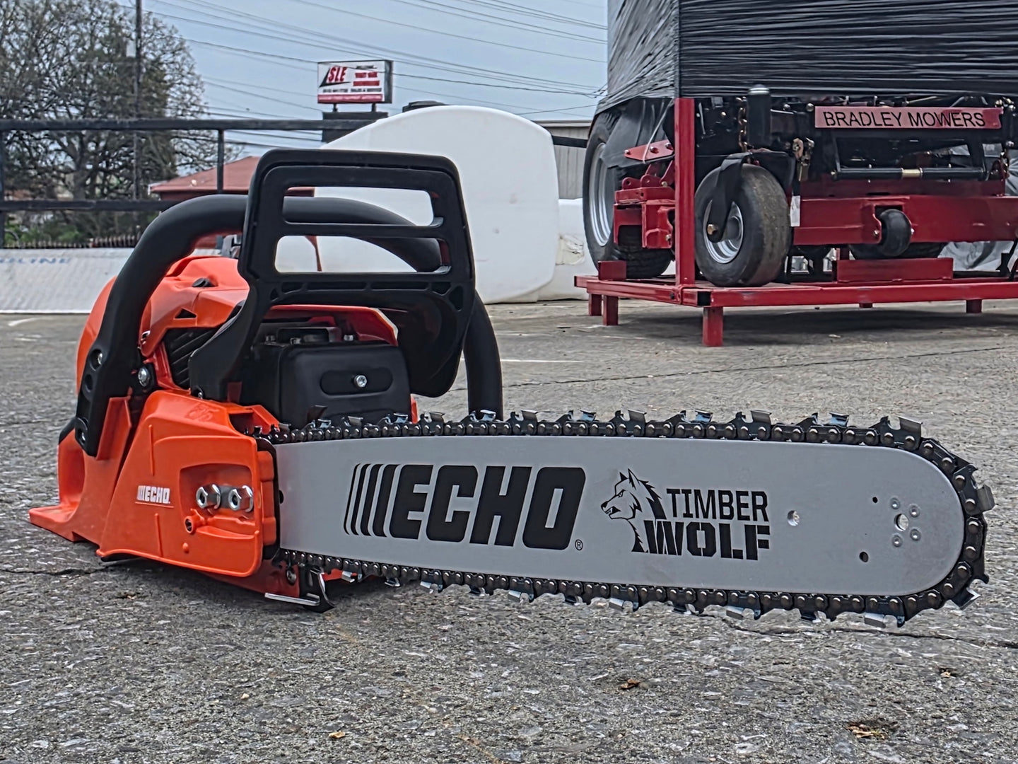 Echo CS-590 Timber Wolf 20" Chainsaw 59.8 cc Engine Front left angle picture 