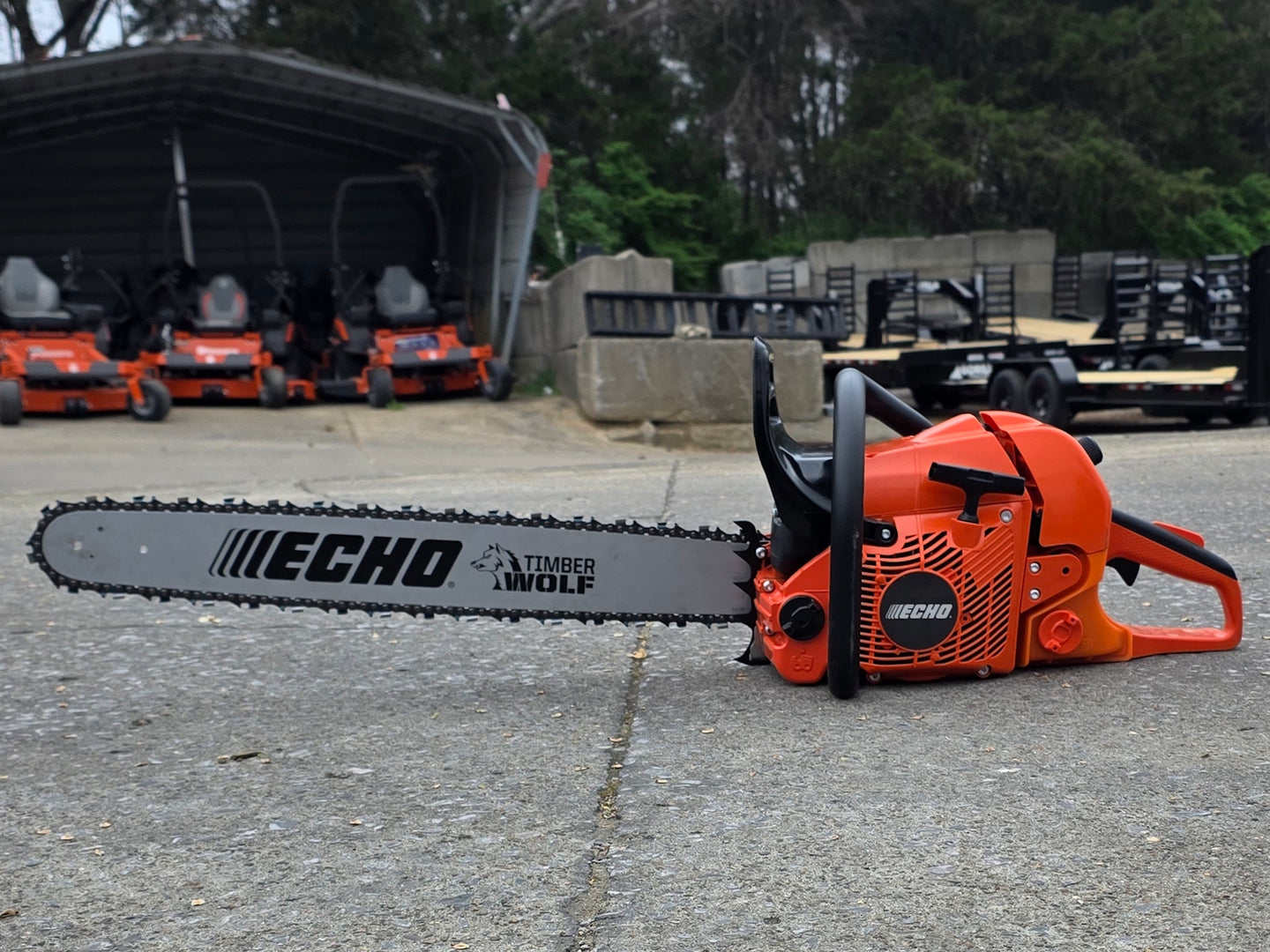 Echo CS-590 Timber Wolf 24" Gas Powered Chainsaw 59.8 cc Engine Right side picture 