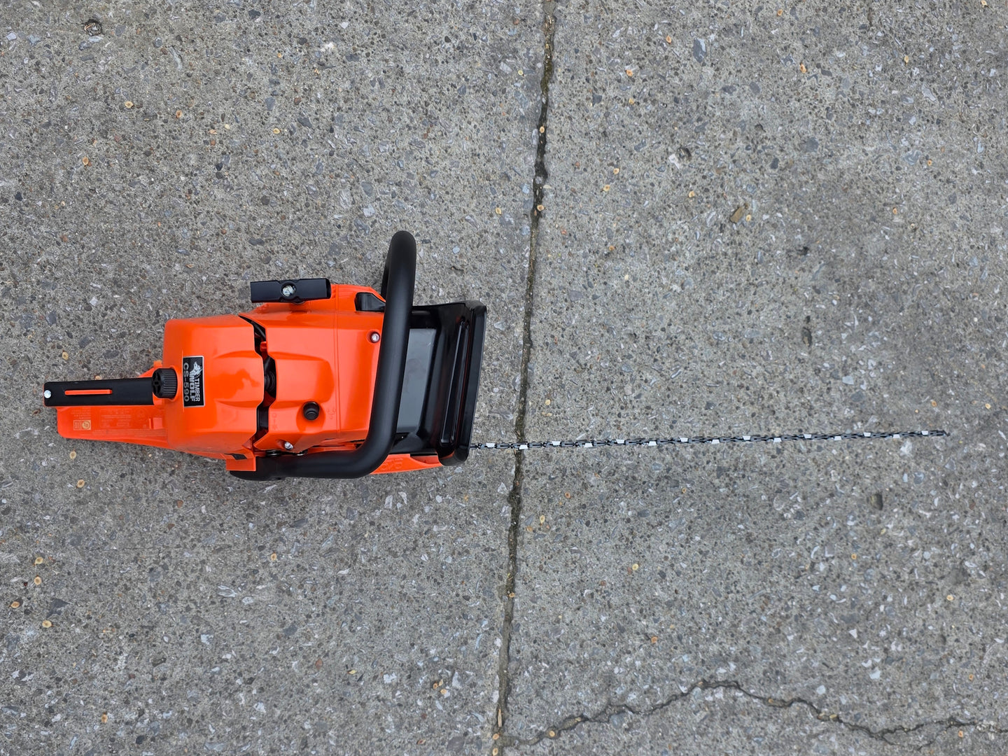 Echo CS-590 Timber Wolf 24" Gas Powered Chainsaw 59.8 cc Engine Top side picture 