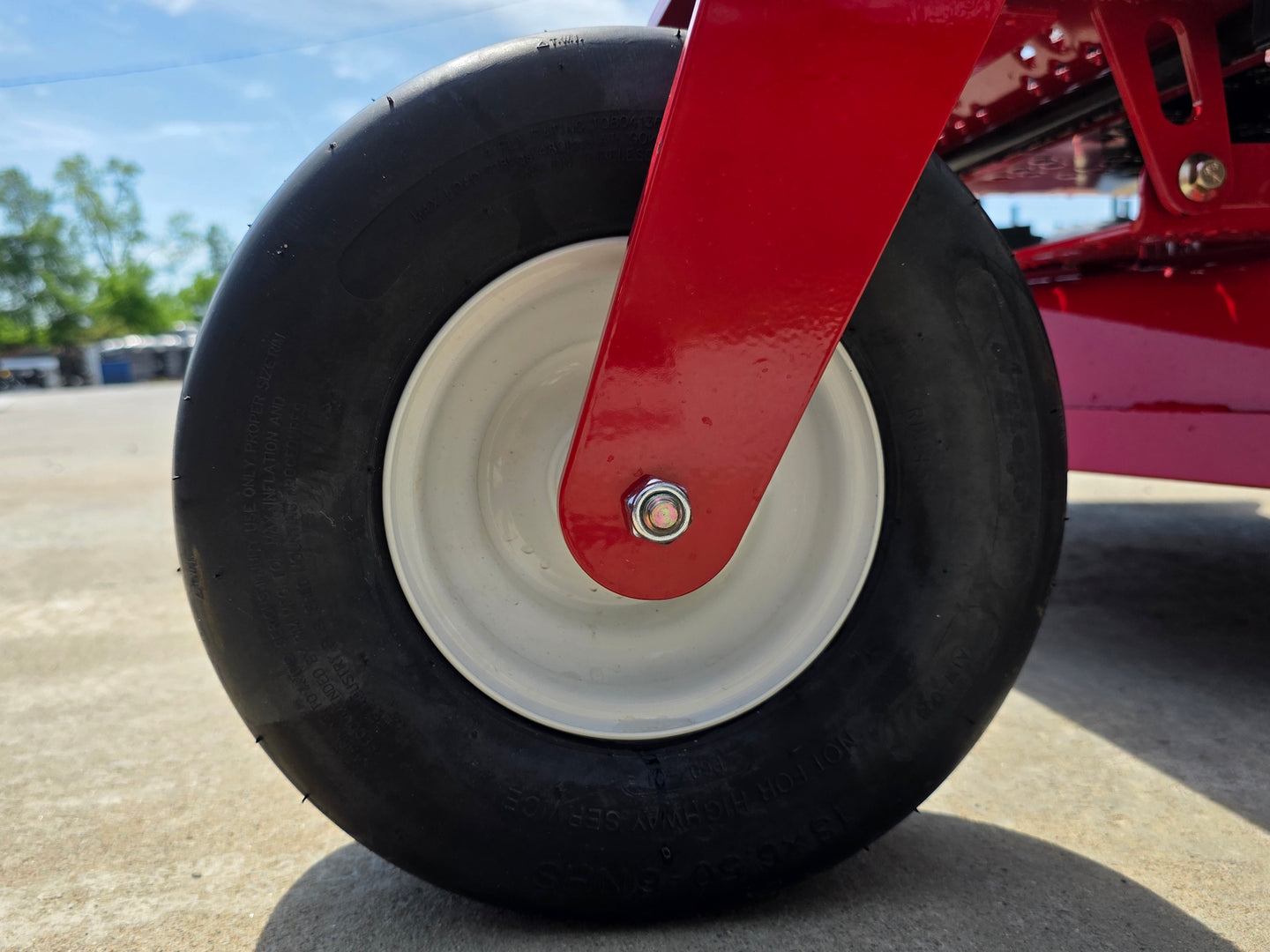 Encore EE52FR691V32 Edge 52" Deck Zero Turn Mower 23HP Kawasaki front tire picture 