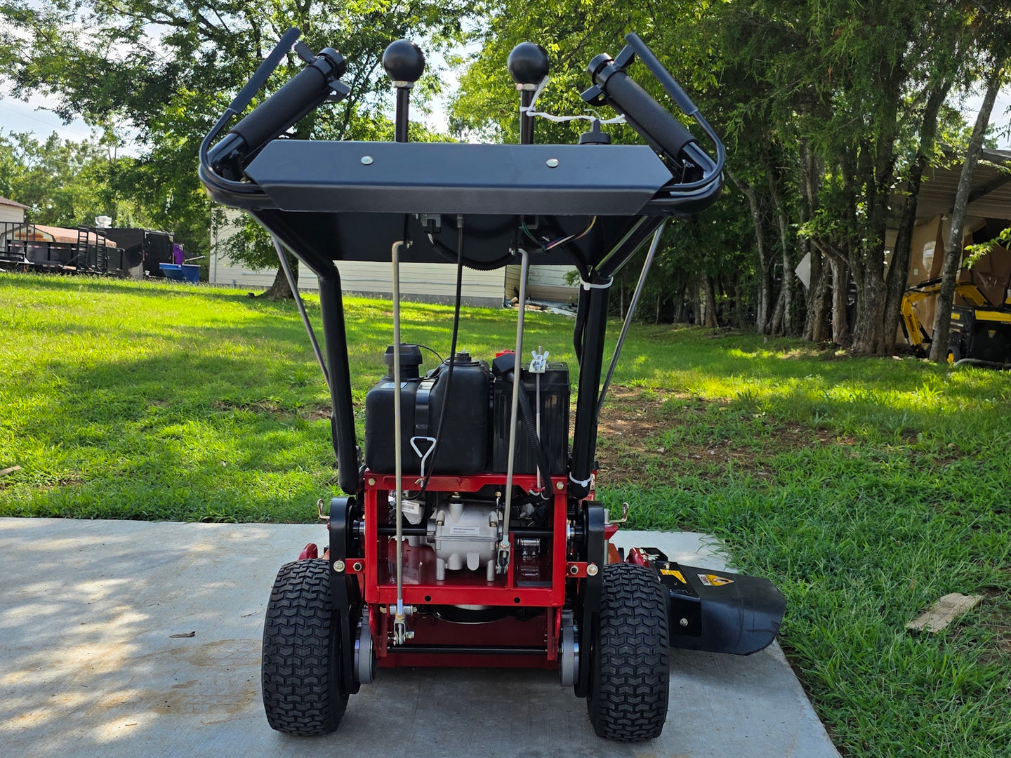 Encore EW32LSE12 32" Commerical Walk Behind Mower 11.7HP Electric Start  Back side picture 