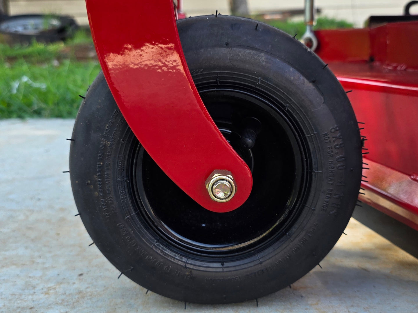 Encore EW32LSE12 32" Commerical Walk Behind Mower 11.7HP Electric Start  Front wheel picture 