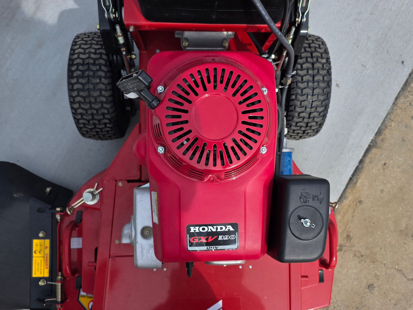 Encore EW32X11HD Commercial Walk Behind Mower 32" 10.5HP Honda Top engine view picture 1