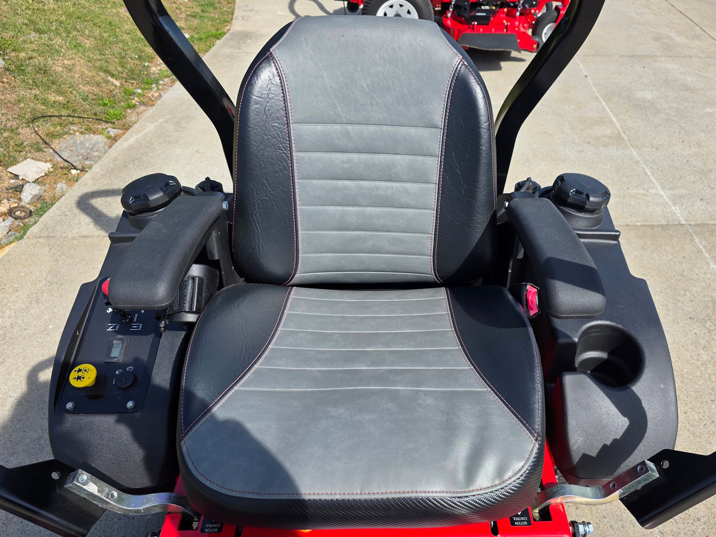 Encore Edge 48" Deck Zero Turn Mower 23 HP Kawasaki Seat picture 