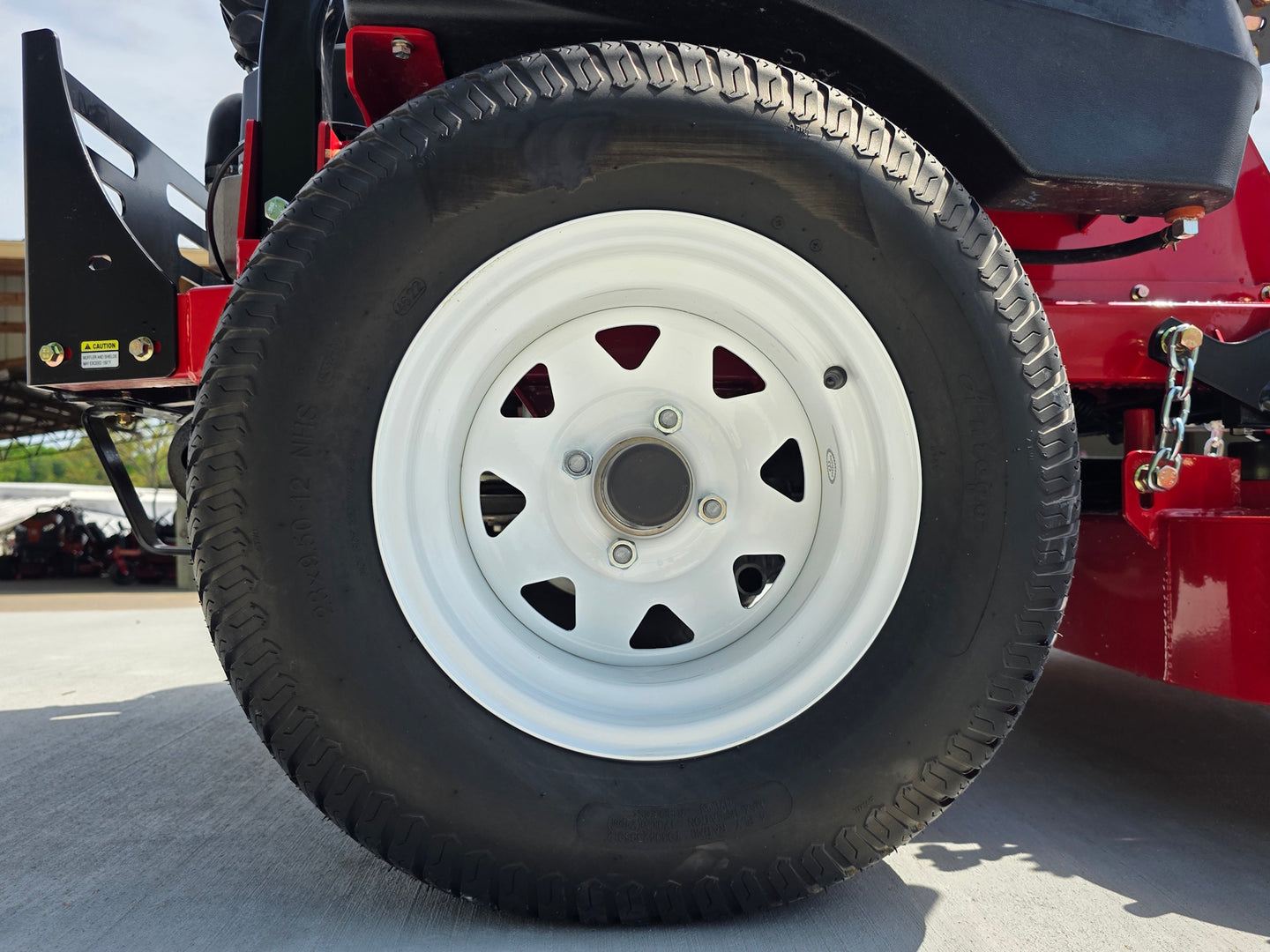 Encore Edge EE48X24LS32 48” Zero Turn Mower 24HP Back tire picture 