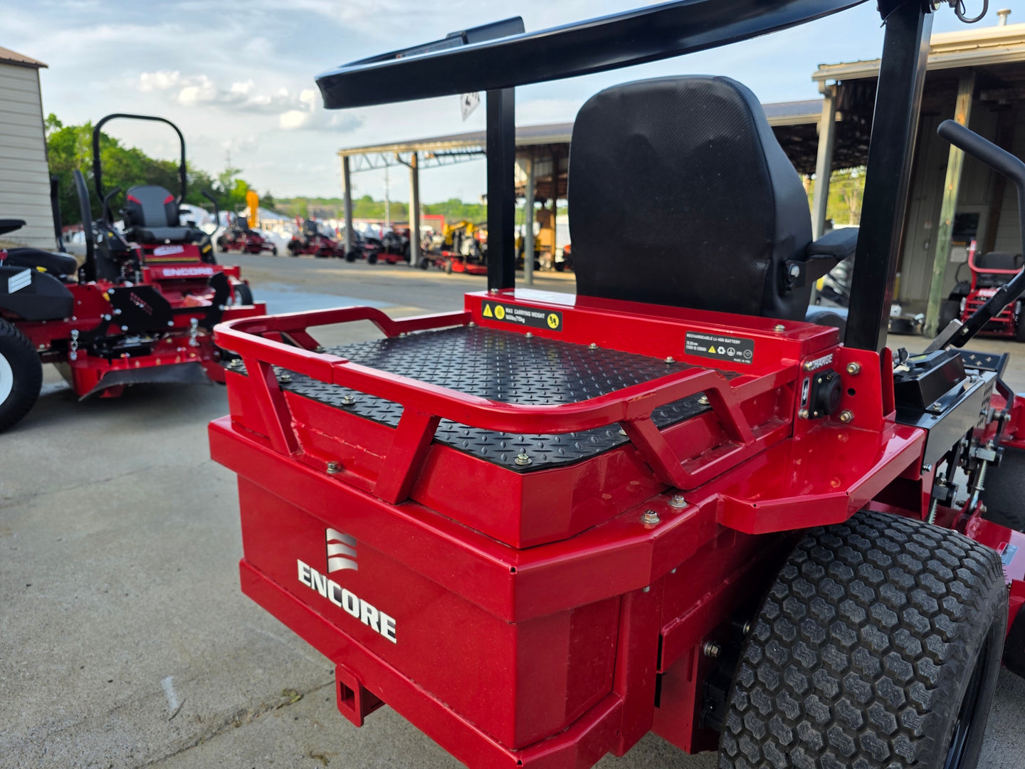 Encore Edge Electric EE52L16 Zero Turn Mower 52" Li-ion Battery LFP 76.8V Storage tray picture 