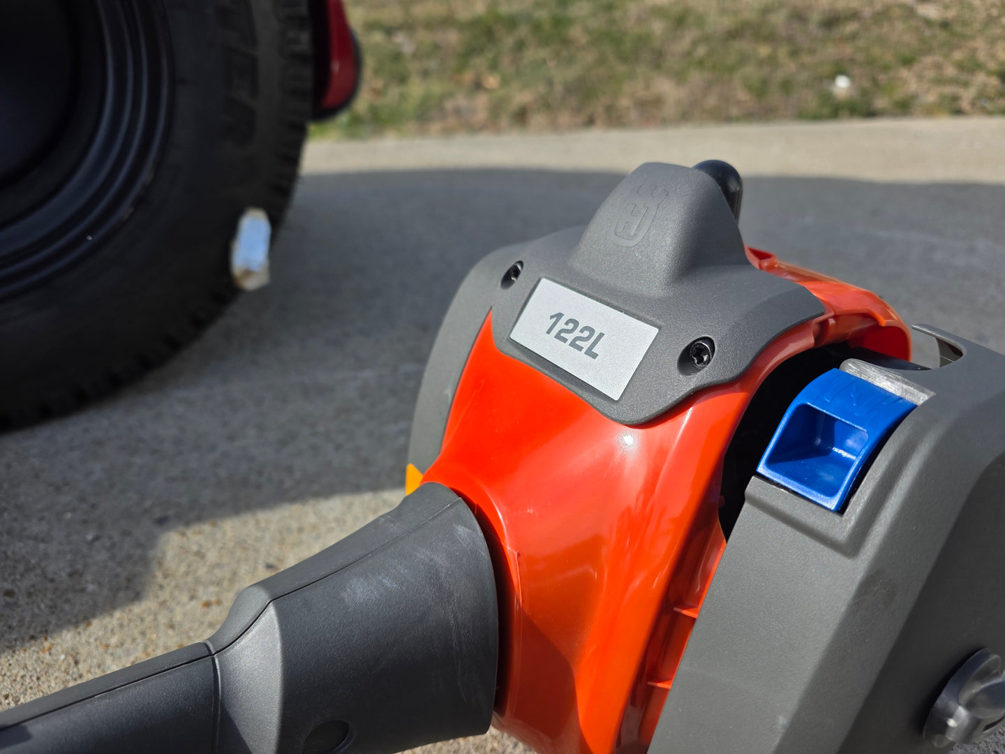 Ferris 5901940 SRSZ1 48" Stand On Mower Handheld Package (Instant Rebate Included) top trimmer view picture 