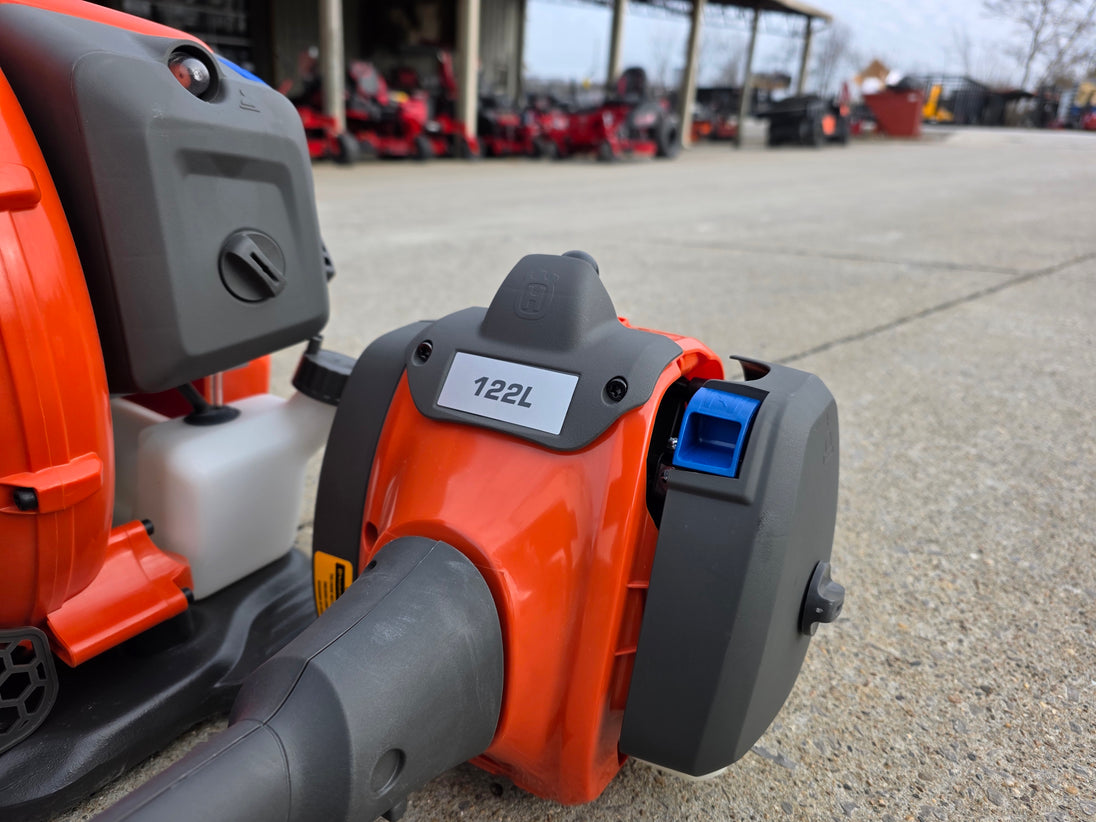 Ferris 5902064 ISX3300 60" Zero Turn Mower Encl Trailer Handhelds Bundle front trimmer view picture 