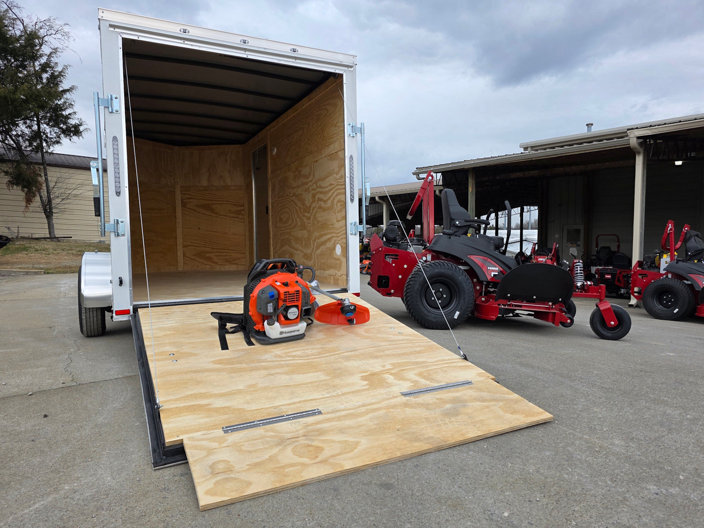 Ferris 5902065 ISX3300 60" Zero Turn Mower Encl Trailer Handhelds Bundle back view picture 