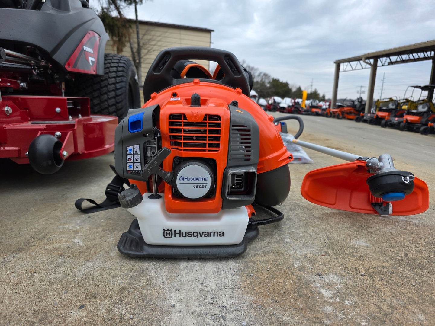 Ferris 5902065 ISX3300 60" Zero Turn Mower Handhelds Bundle (Instant Rebate Included) hand held view picture 