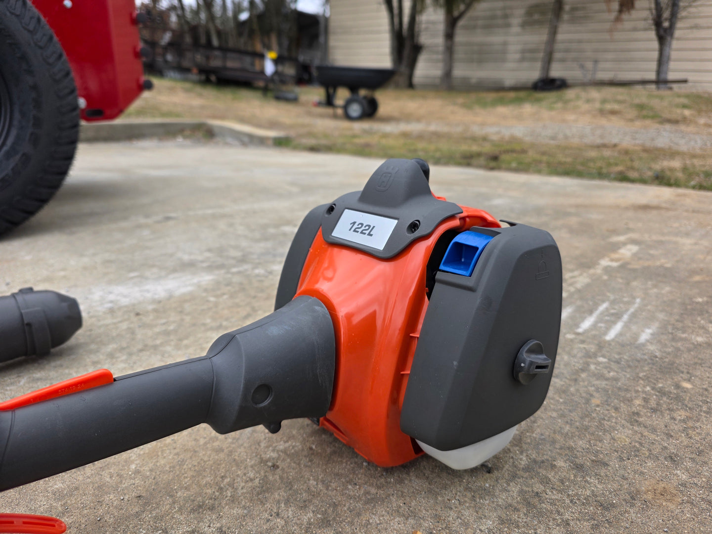 Ferris 5902065 ISX3300 60" Zero Turn Mower Handhelds Bundle (Instant Rebate Included) trimmer engine view picture 