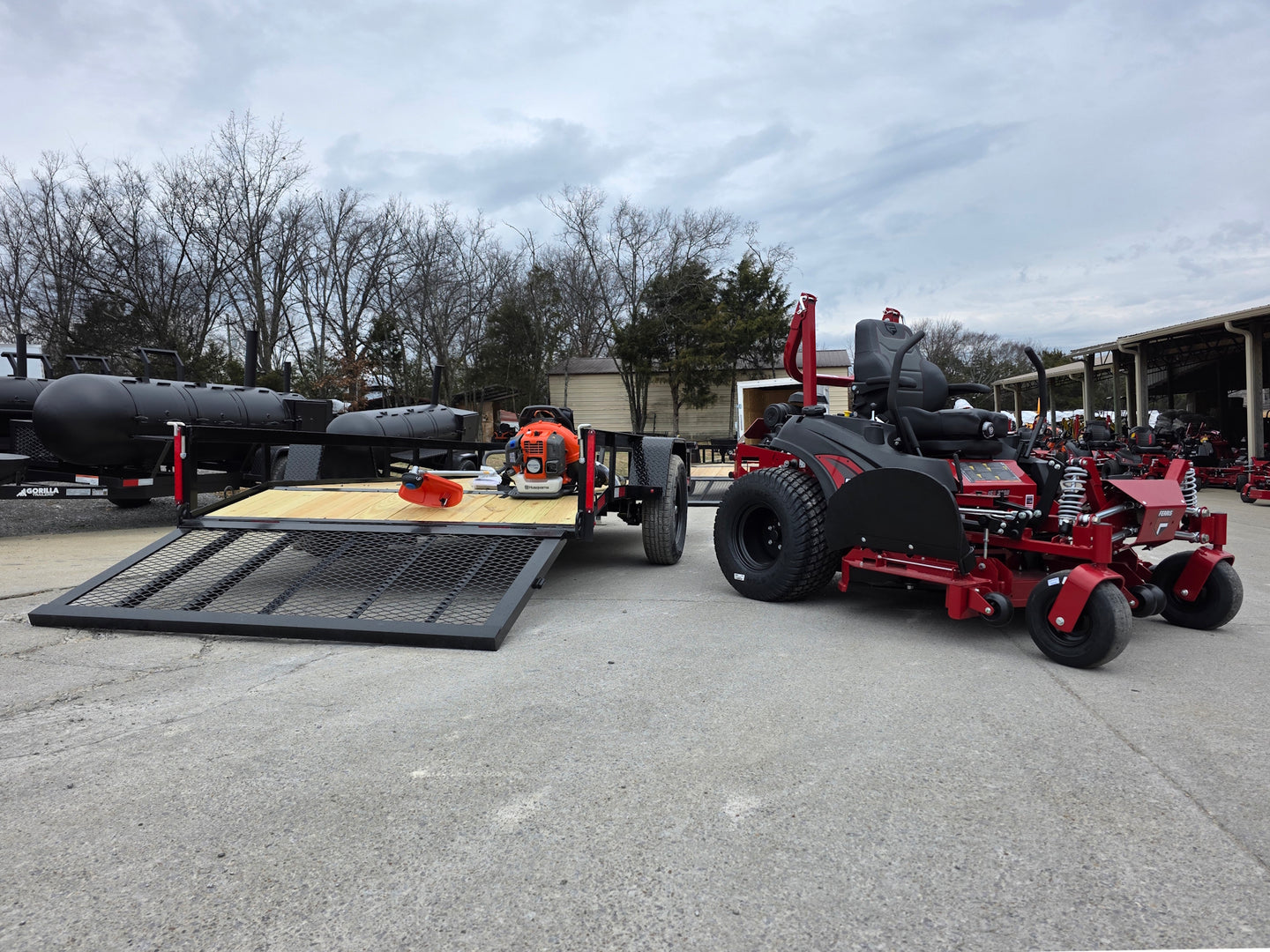 Ferris 5902065 ISX3300 60" Zero Turn Mower Util Trailer Handhelds Bundle (Instant Rebate Included) back view picture 