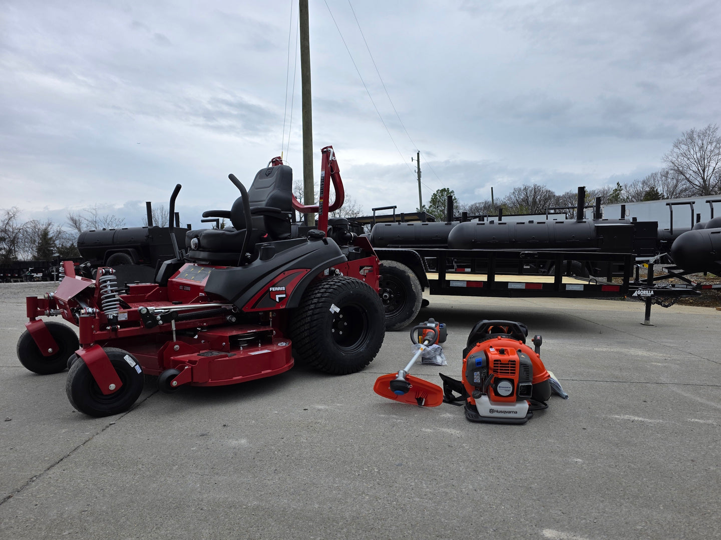 Ferris 5902065 ISX3300 60" Zero Turn Mower Util Trailer Handhelds Bundle (Instant Rebate Included) front view picture 