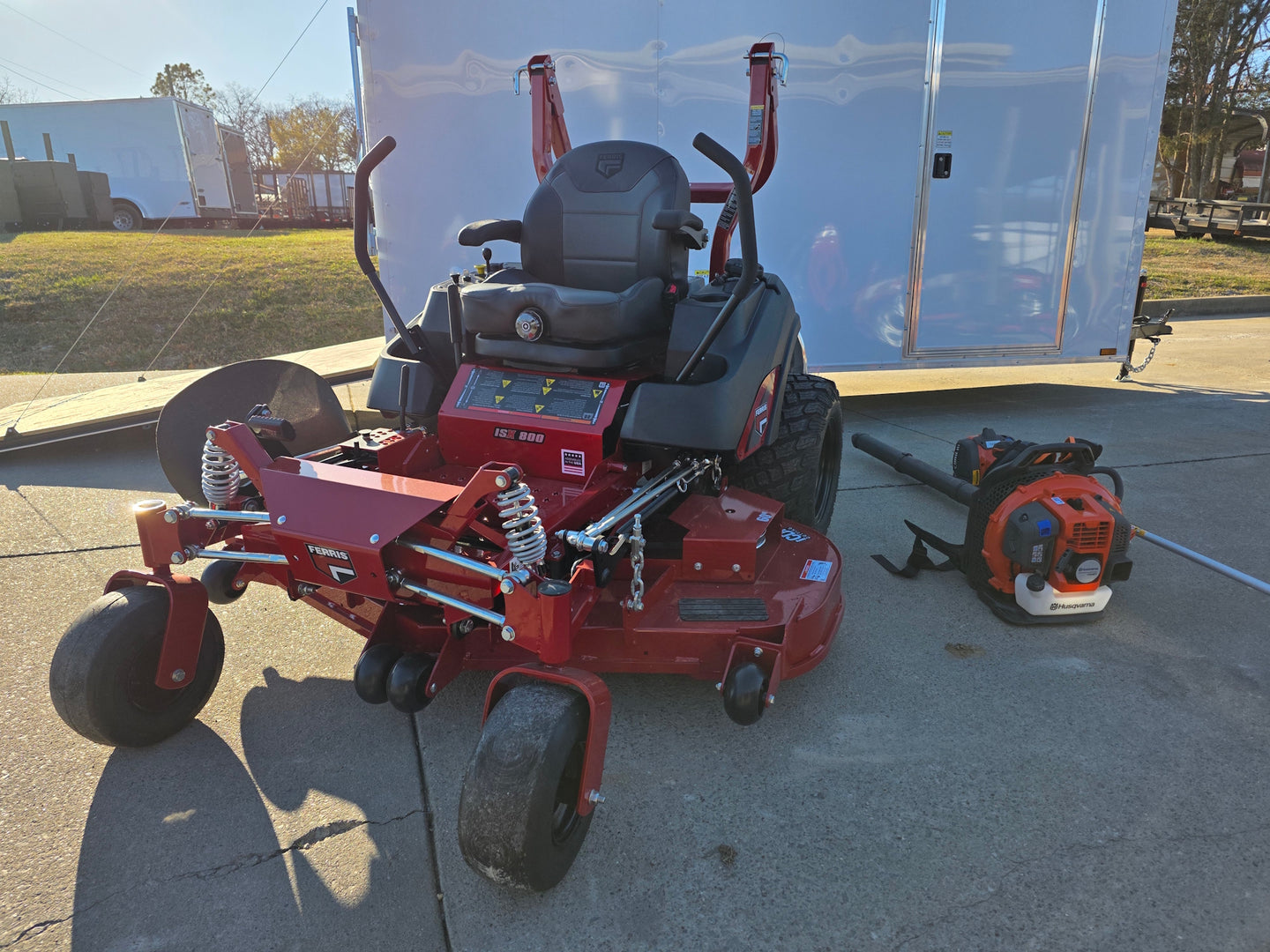 Ferris 5902075 60" ISX800 Zero Turn Mower Encl Trailer Handhelds Bundle front angled mower view picture 