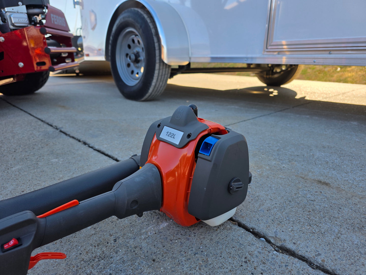 Ferris 5902075 60" ISX800 Zero Turn Mower Encl Trailer Handhelds Bundle weed eater front motor view picture 