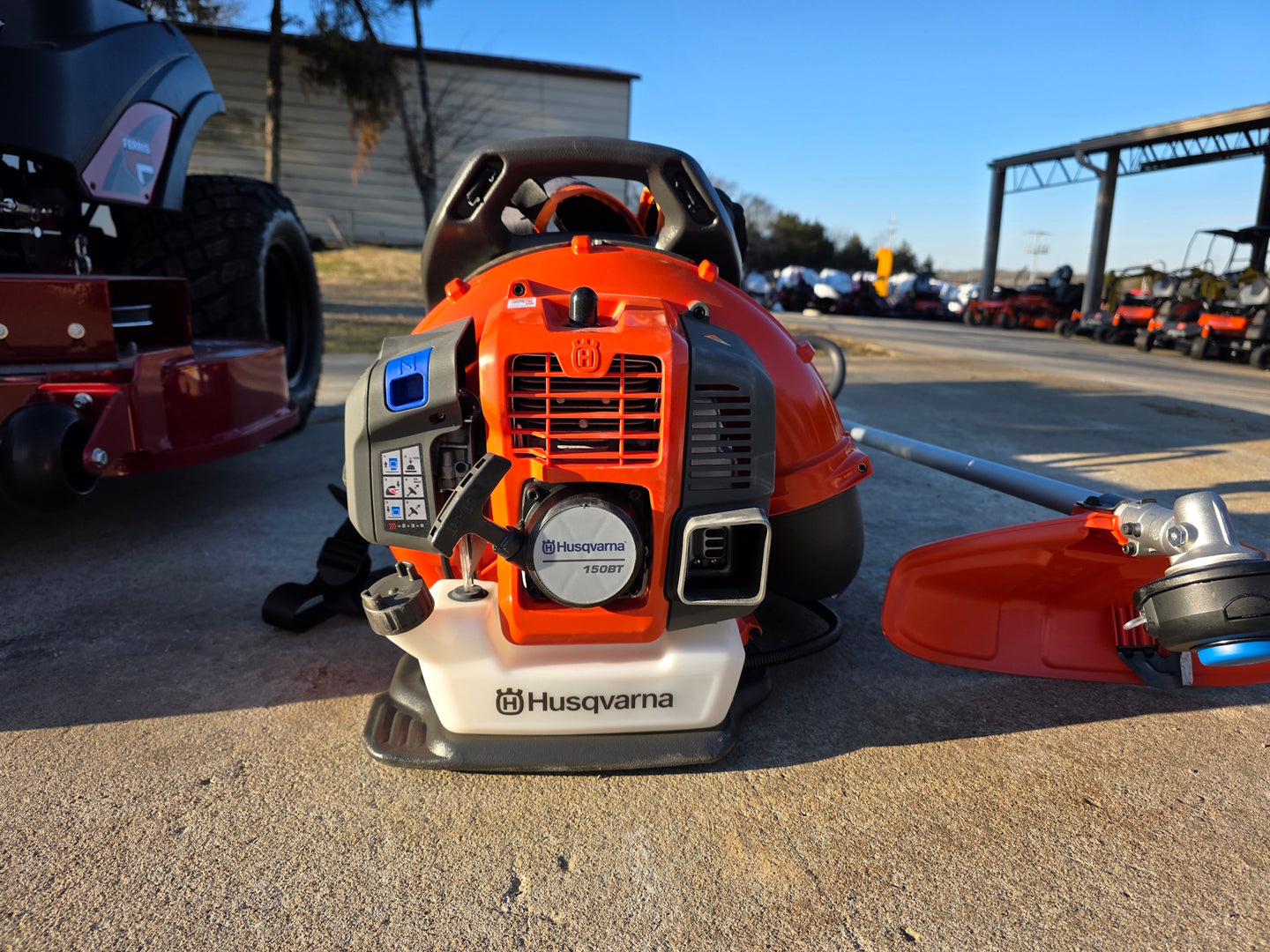 Ferris 5902075 60" ISX800 Zero Turn Mower Handhelds Bundle (Instant Rebate Included) back 150BT view picture 