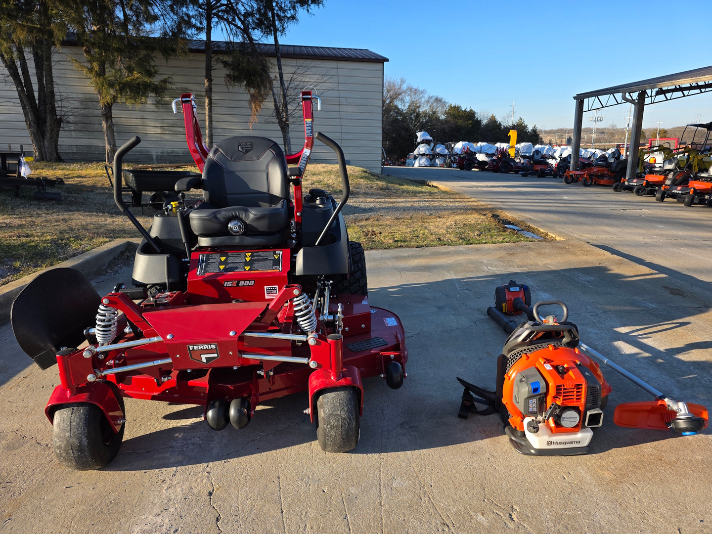 Ferris 5902075 60" ISX800 Zero Turn Mower Handhelds Bundle (Instant Rebate Included) front view picture 