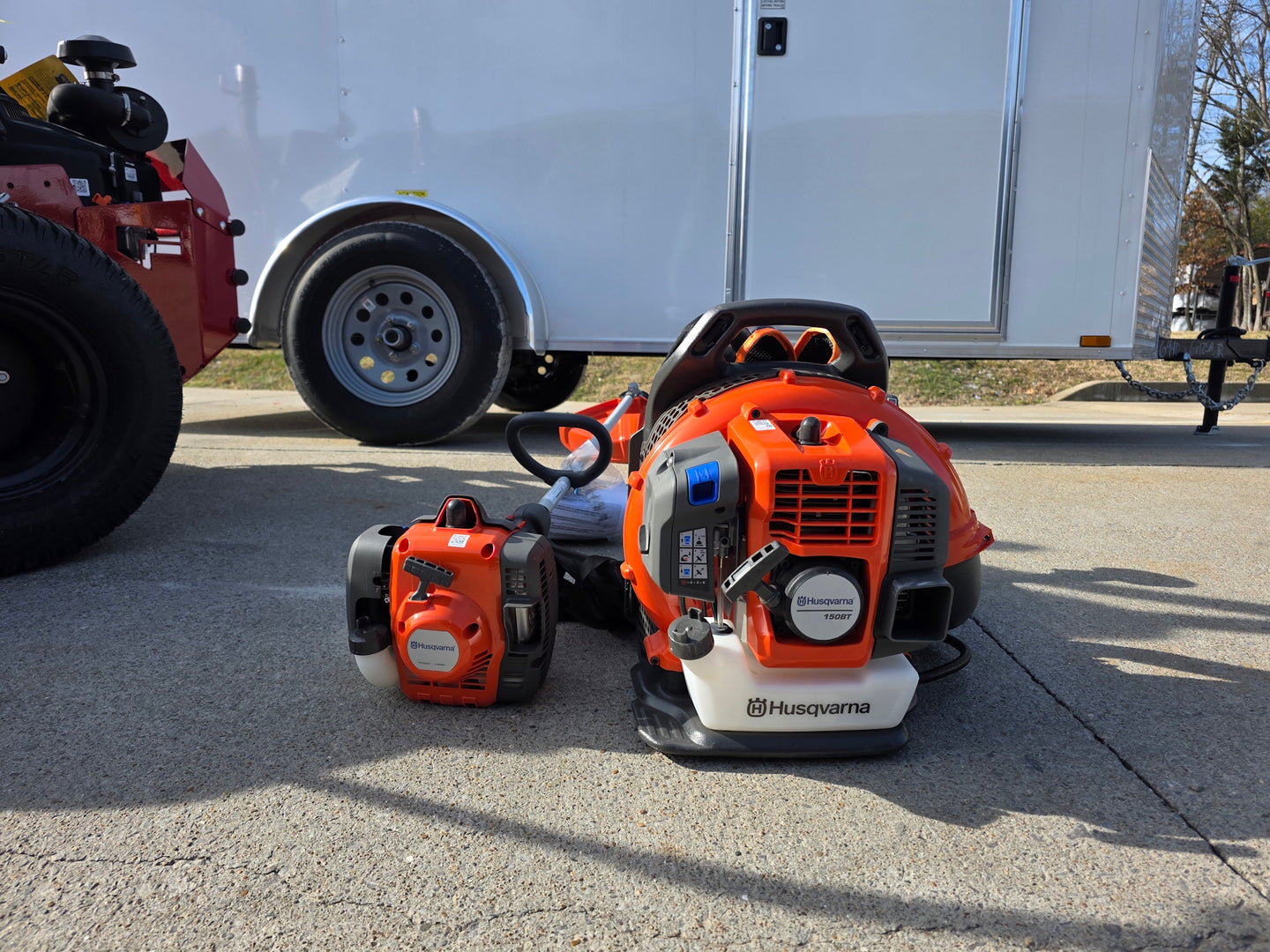 Ferris 5902078 ISX2200 60" Zero Turn Mower Encl Trailer Handhelds Bundle front hand held view picture 