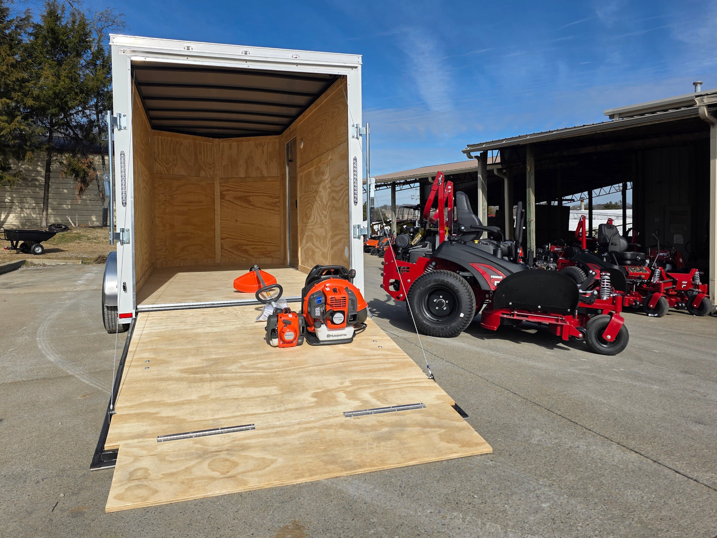 Ferris 5902078 ISX2200 60" Zero Turn Mower Encl Trailer Handhelds Bundle left side view picture 