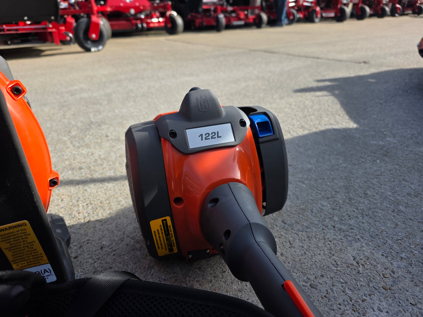 Ferris 5902078 ISX2200 60" Zero Turn Mower Encl Trailer Handhelds Bundle trimmer engine view picture 
