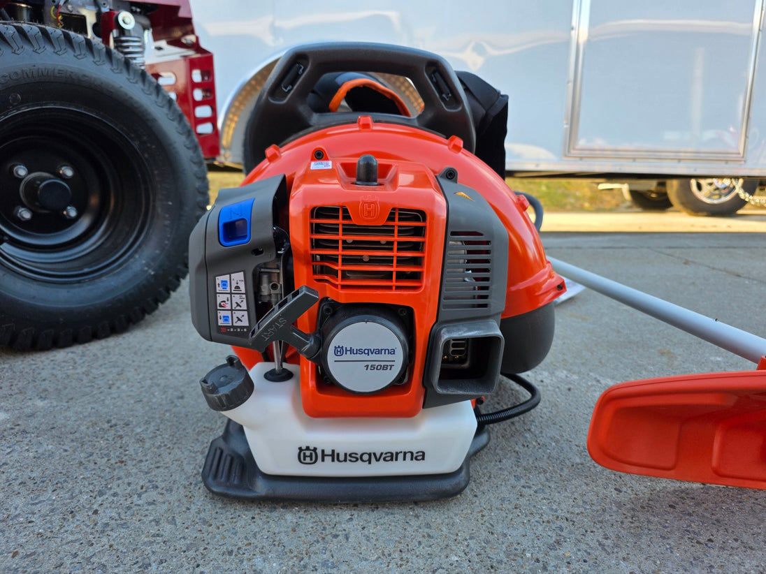 Ferris 5902101 500S 48" Zero Turn Mower Encl Trailer Handhelds Bundle back blower view picture 