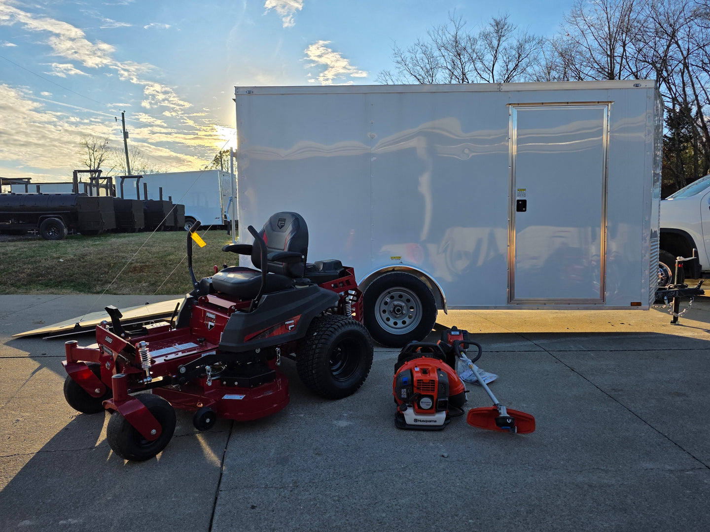 Ferris 5902101 500S 48" Zero Turn Mower Encl Trailer Handhelds Bundle front view picture 