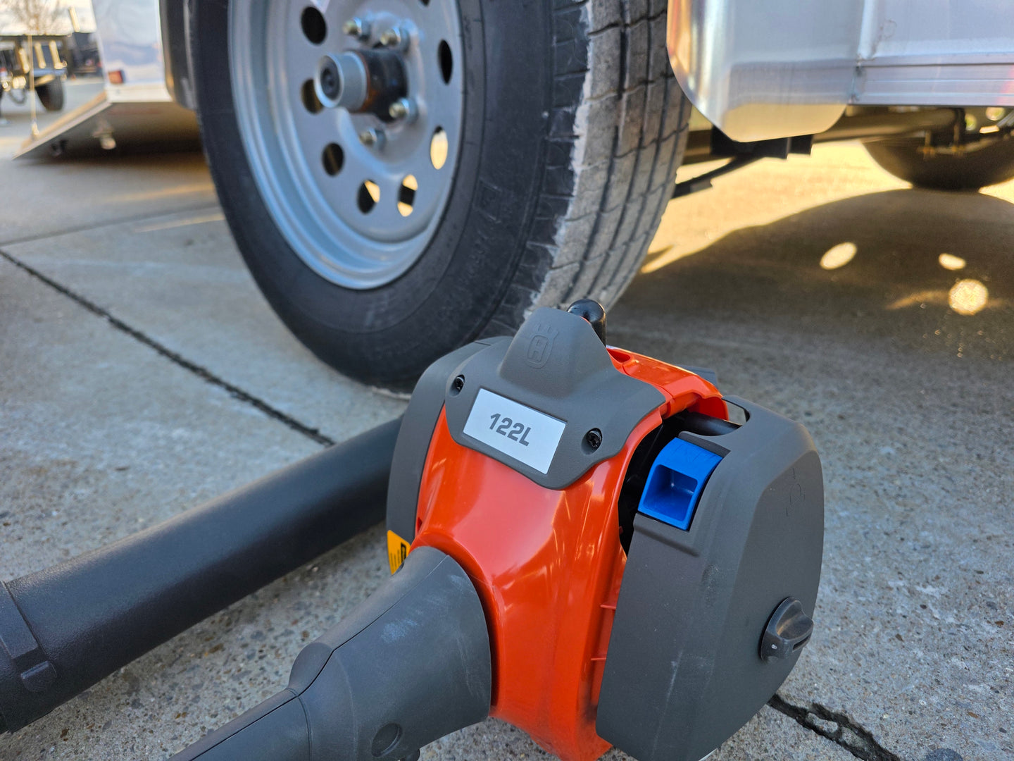 Ferris 5902101 500S 48" Zero Turn Mower Encl Trailer Handhelds Bundle trimmer engine view picture 