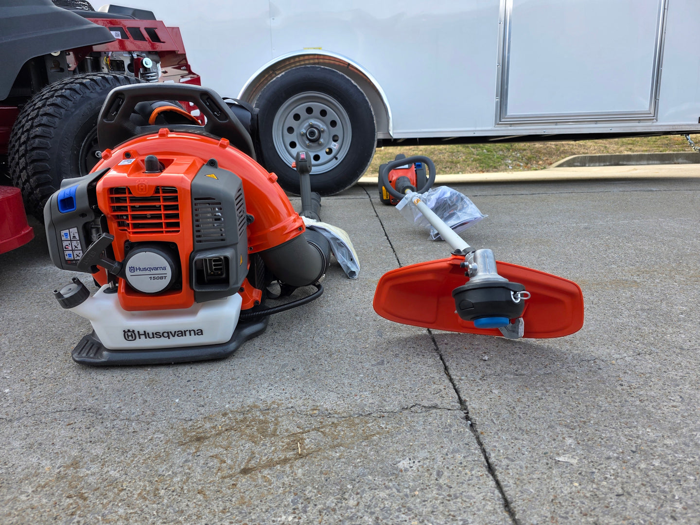 Ferris 5902103 61" 500S Zero Turn Mower Encl Trailer Handheld Package front hand held view picture 
