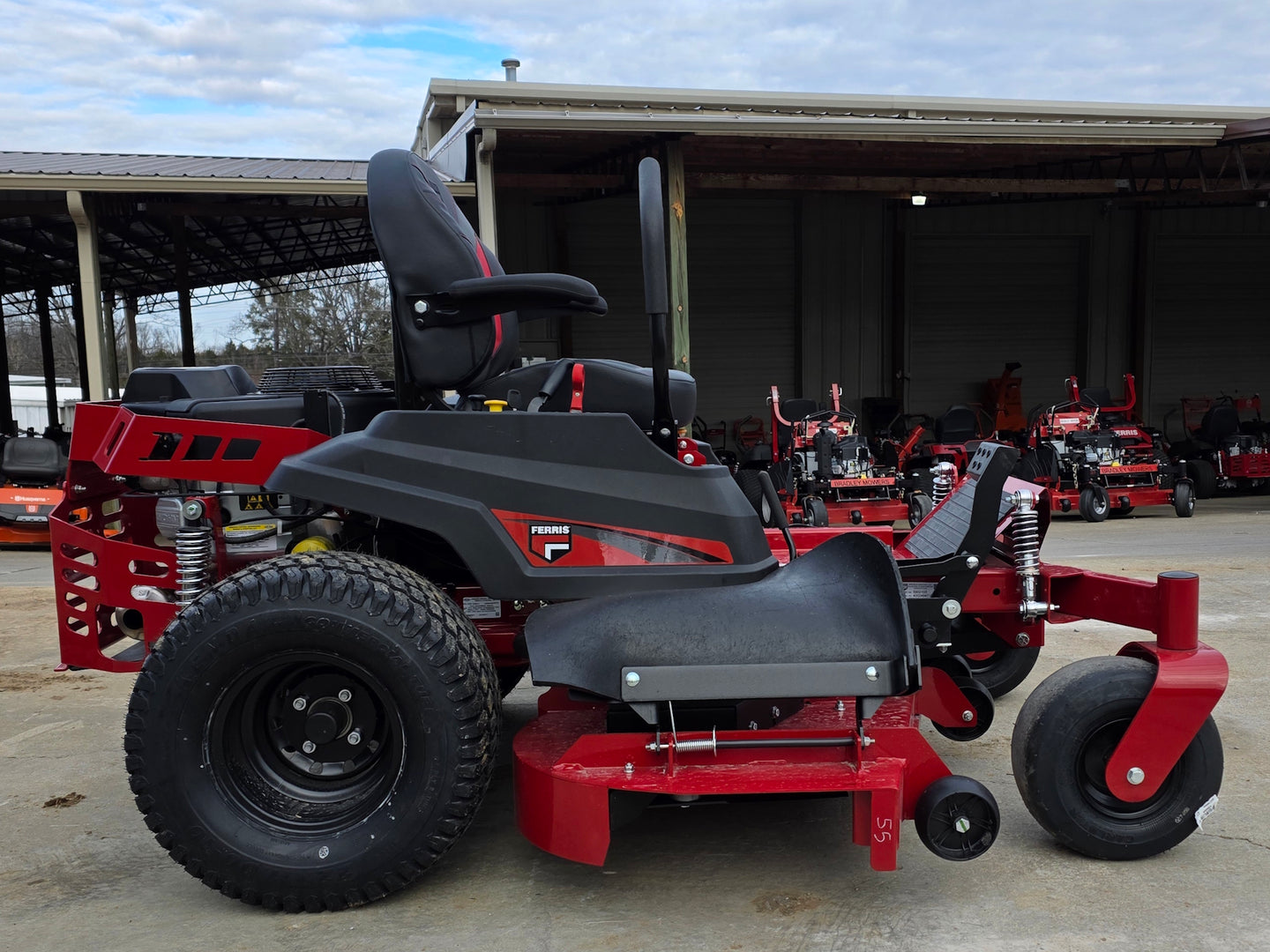 Ferris 5902103 61" 500S Zero Turn Mower Handheld Package left side view picture 