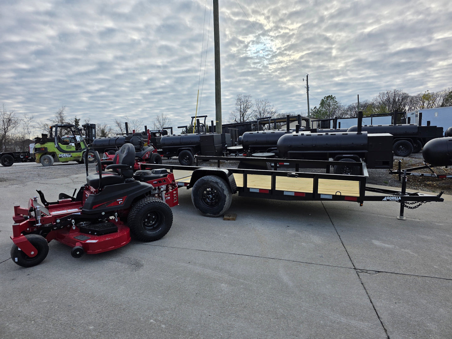 Ferris 5902103 61" 500S Zero Turn Mower Util Trailer Packagefront right angled view picture with ramp down 