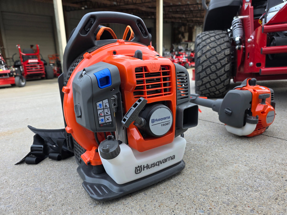 Ferris 5902154 52" ISX800 Commercial Zero Turn Mower Encl Trailer Handheld Bundle back blower view picture 