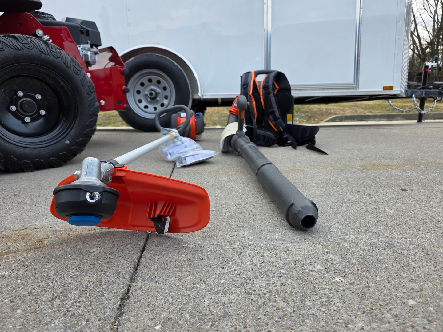 Ferris 5902154 52" ISX800 Commercial Zero Turn Mower Encl Trailer Handheld Bundle front hand held view picture 