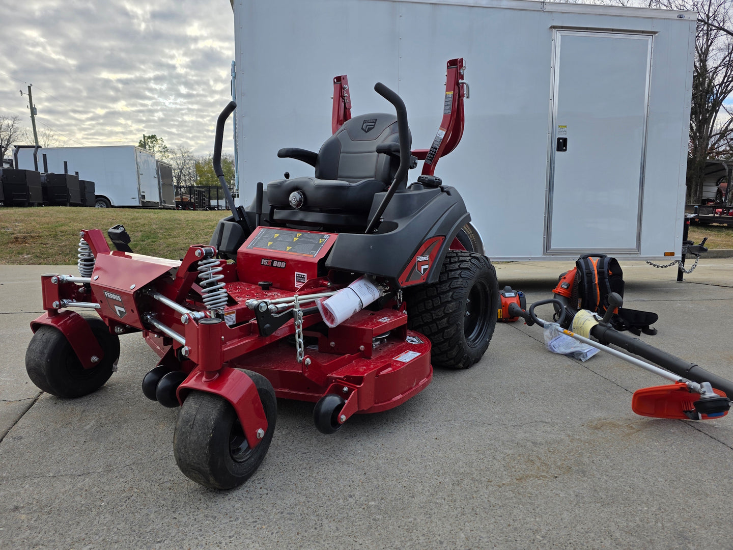 Ferris 5902154 52" ISX800 Commercial Zero Turn Mower Encl Trailer Handheld Bundle front mower view picture 