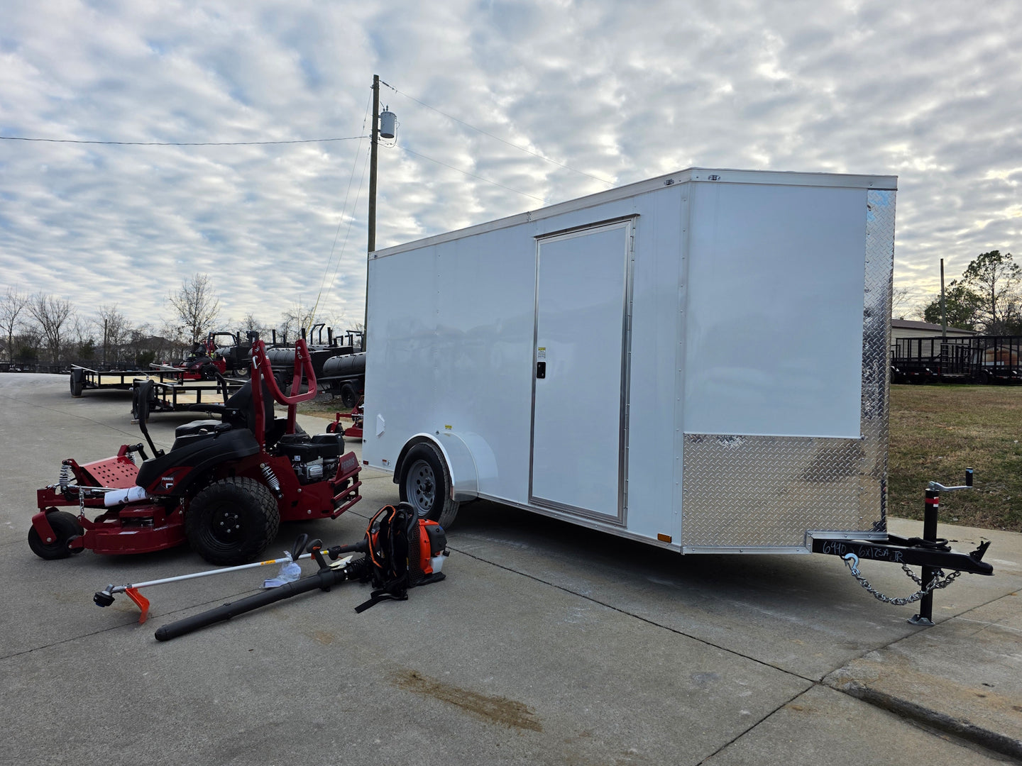 Ferris 5902154 52" ISX800 Commercial Zero Turn Mower Encl Trailer Handheld Bundle right side view picture 