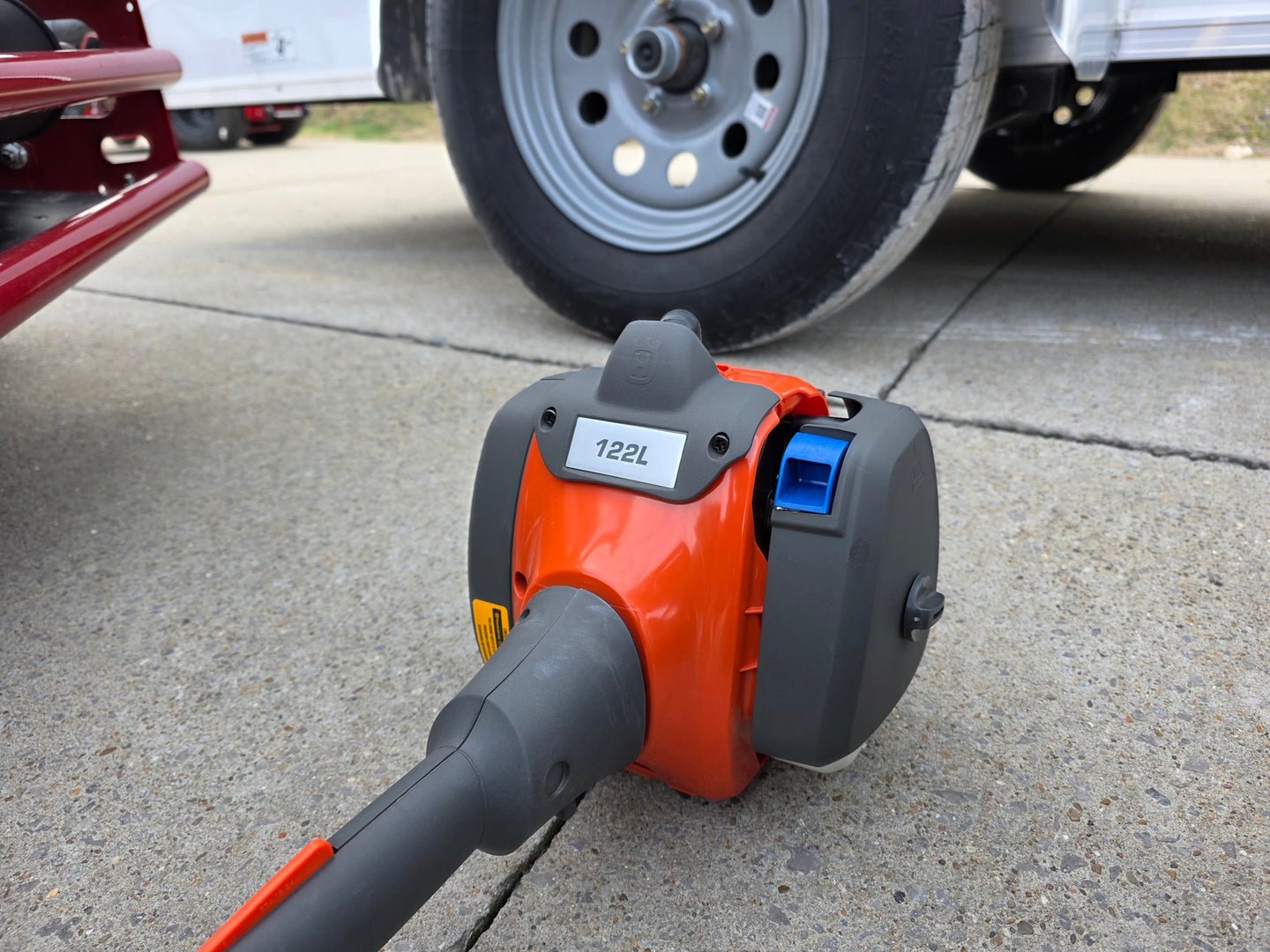 Ferris 5902154 52" ISX800 Commercial Zero Turn Mower Encl Trailer Handheld Bundle trimmer engine view picture 