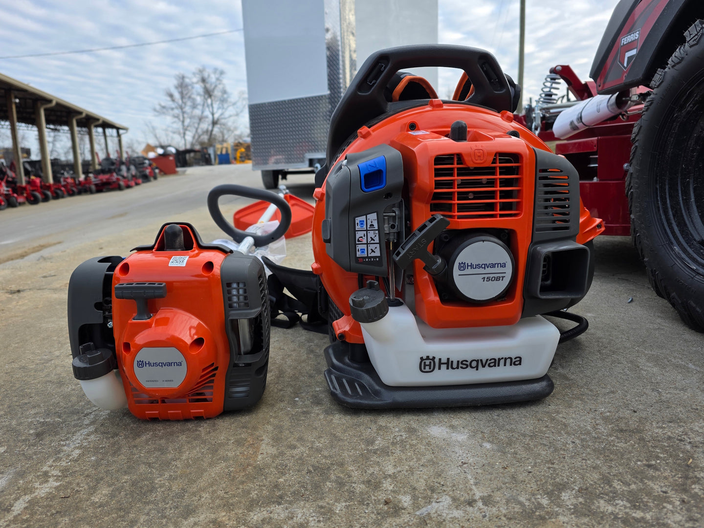 Ferris 5902154 52" ISX800 Commercial Zero Turn Mower Handheld Bundle back hand held view picture 