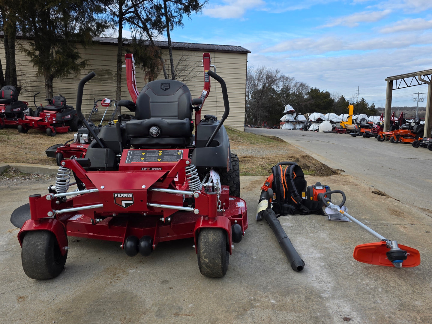 Ferris 5902154 52" ISX800 Commercial Zero Turn Mower Handheld Bundle front view picture 