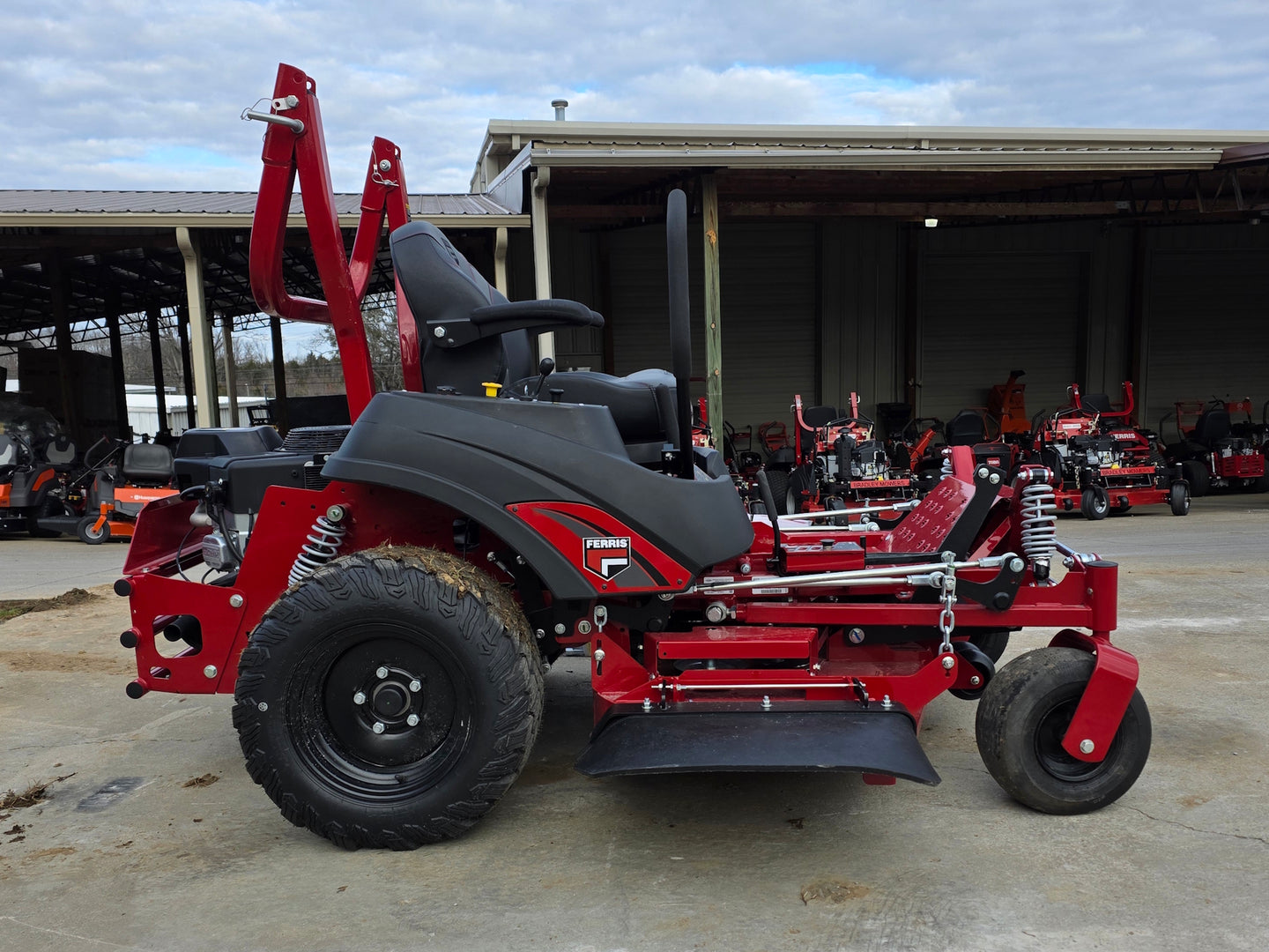 Ferris 5902154 52" ISX800 Commercial Zero Turn Mower Handheld Bundle left side view picture 