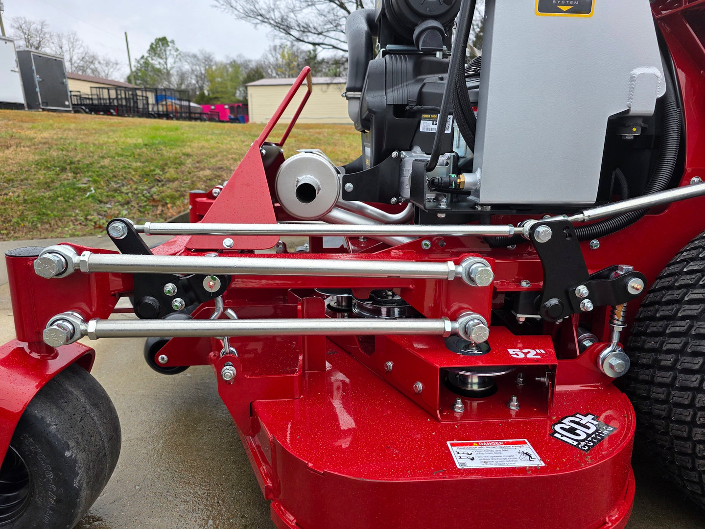 Ferris 5902217 SRS Z3X Soft Ride 52"Stand-On Mower 40HP Vanguard (Instant Rebate Included) suspension view picture 