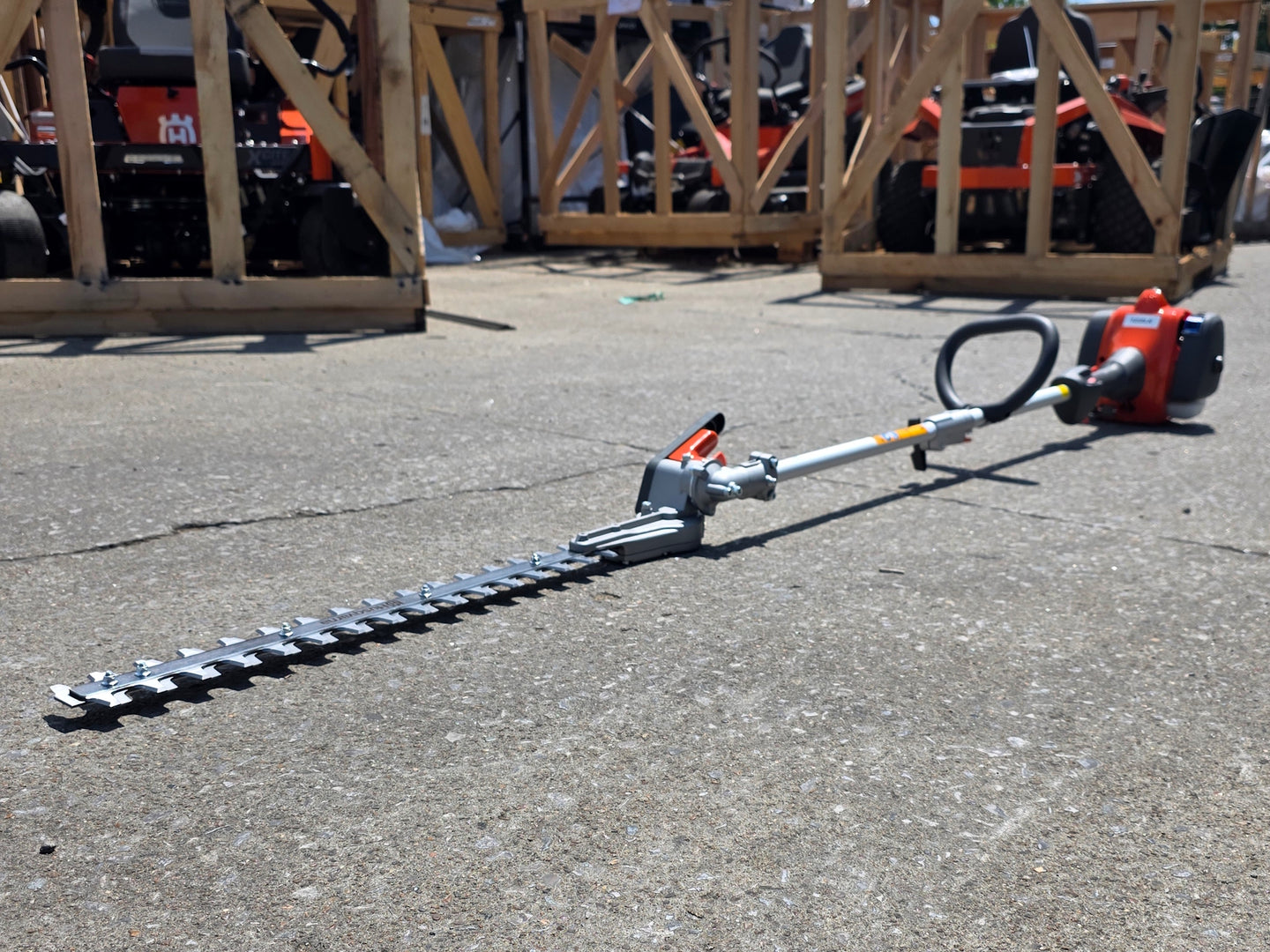 Husqvarna 122LKH Gas Hedge Trimmer With Long Cutter Bar (Unboxed) Front right angle picture 