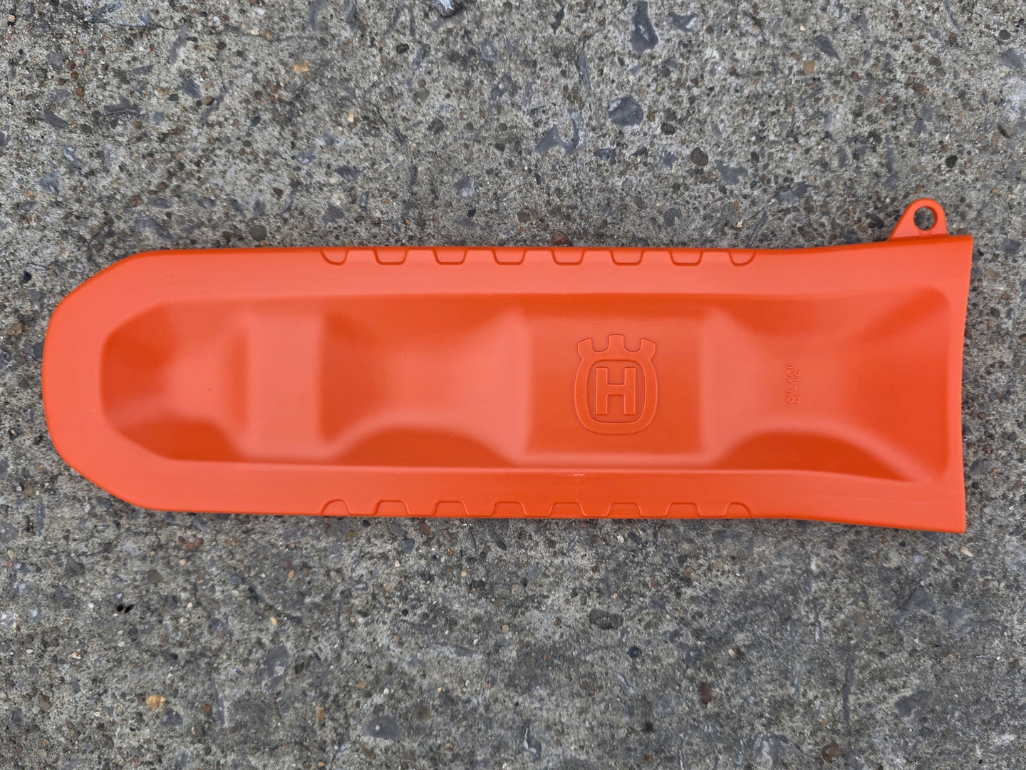Husqvarna 122LKP Pole Saw 21.7cc Engine Ultra-Light chain cover view picture 