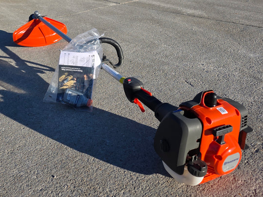 Husqvarna 122LX 17" Straight Shaft Gas Trimmer String Trimmer 22cc 2-Cycle (Unboxed) back view picture 