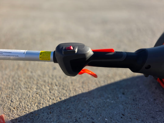 Husqvarna 122LX 17" Straight Shaft Gas Trimmer String Trimmer 22cc 2-Cycle (Unboxed) controls view picture 
